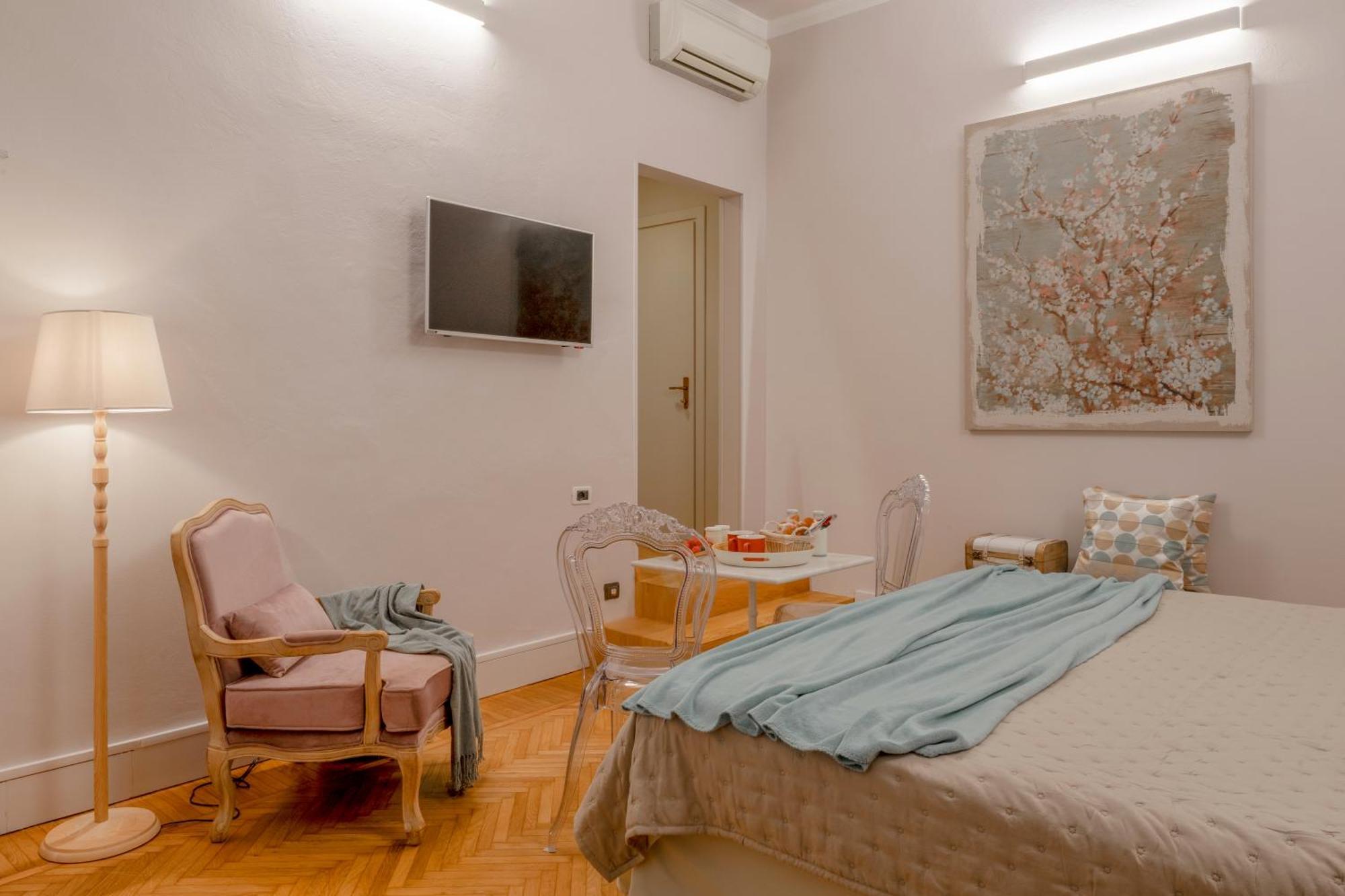Accanto Al Centro B&B Prato  Bagian luar foto